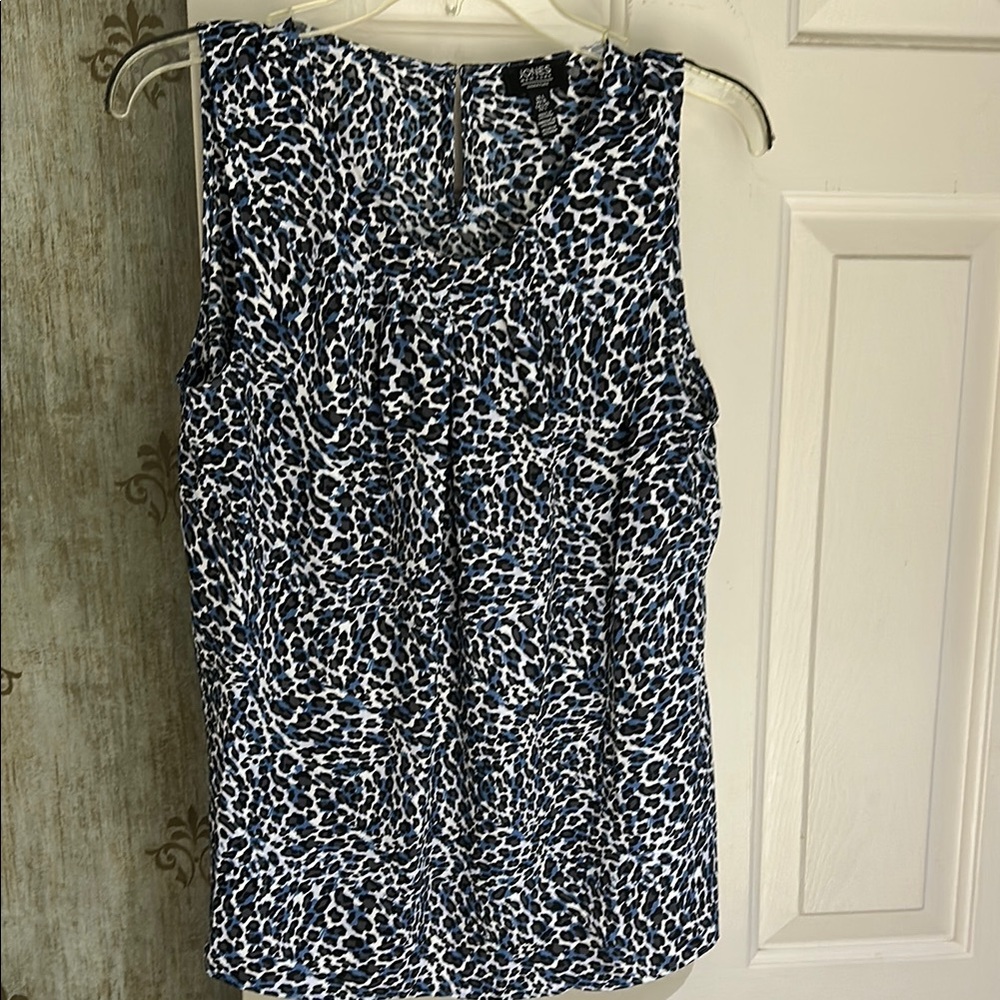 Never worn, Jones of New York, sleeveless poly shell